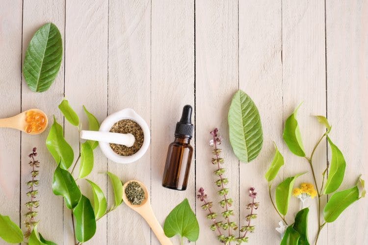 flatlay d'huiles essentielles pour la récupération d'un AVC