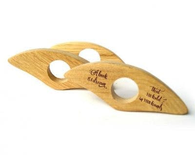 Geschenkidee für Bücherhalter aus Holz