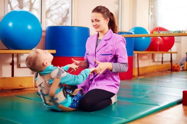child with cerebral palsy wearing orthotics to improve form