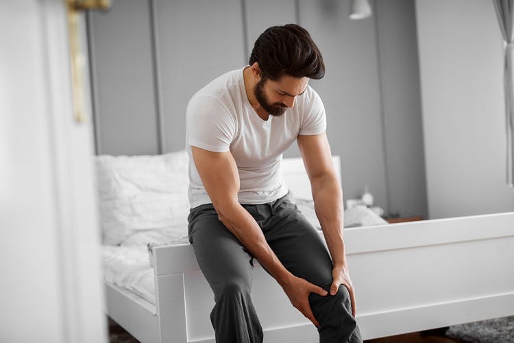 man experiencing clonus after spinal cord inury