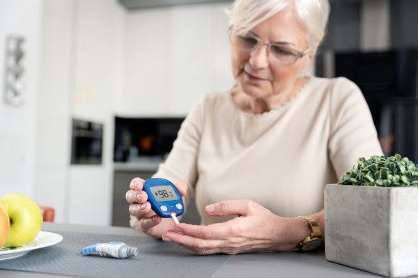 woman managing diabetes and brain injury