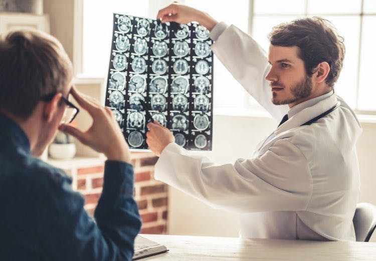 doctor explaining what a diffuse axonal injury is