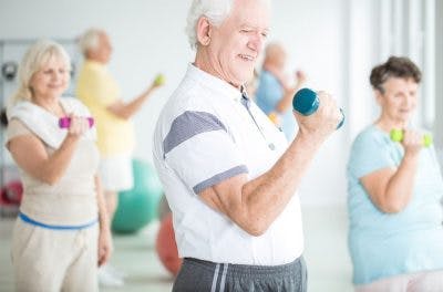 Hombre practicando ejercicio activo