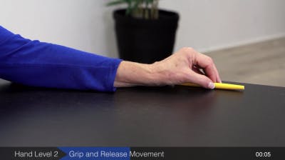 posición final del ejercicio de la mano hemipléjica