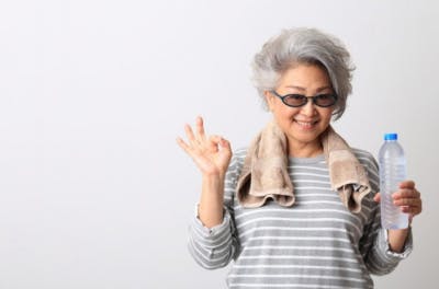 mujer haciendo ejercicio despues de un derrame cerebral
