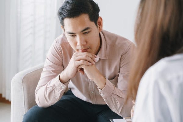 brain injury patient talking to therapist about lack of insight after head injury