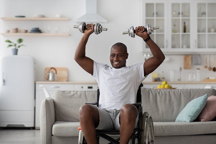 man doing spinal cord injury exercises after having spinal cord injury