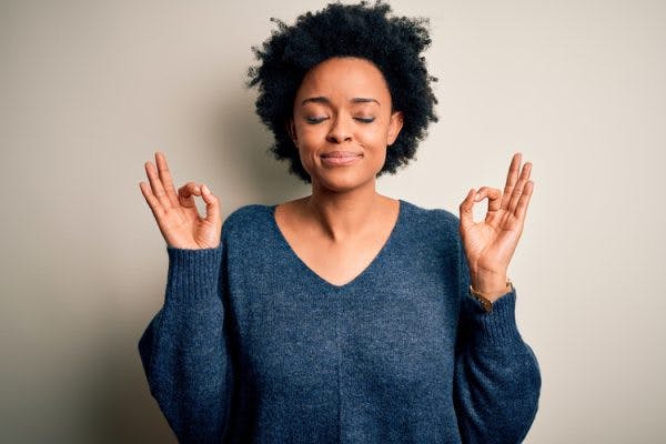woman meditating to cope with overstimulation after brain injury