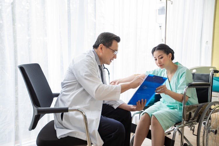 doctor explaining spinal shock after SCI