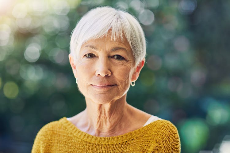 calm looking woman overcoming tics after head trauma
