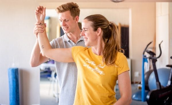 woman with Brown-Séquard Syndrome after spinal cord injury in rehab